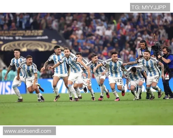 央视新闻专访足球球星深度解析：从绿茵场到人生道路的转折与挑战